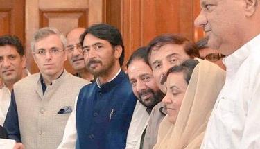 Opposition delegation calls on Rahul Gandhi